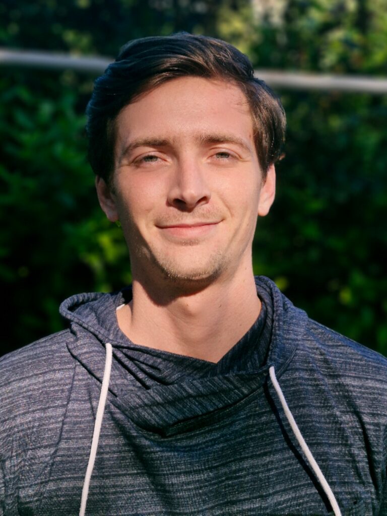 Cyril éducateur canin à Marseille Melcys Dogsitting, spécialiste en comportement animal et manipulation douce à Marseille